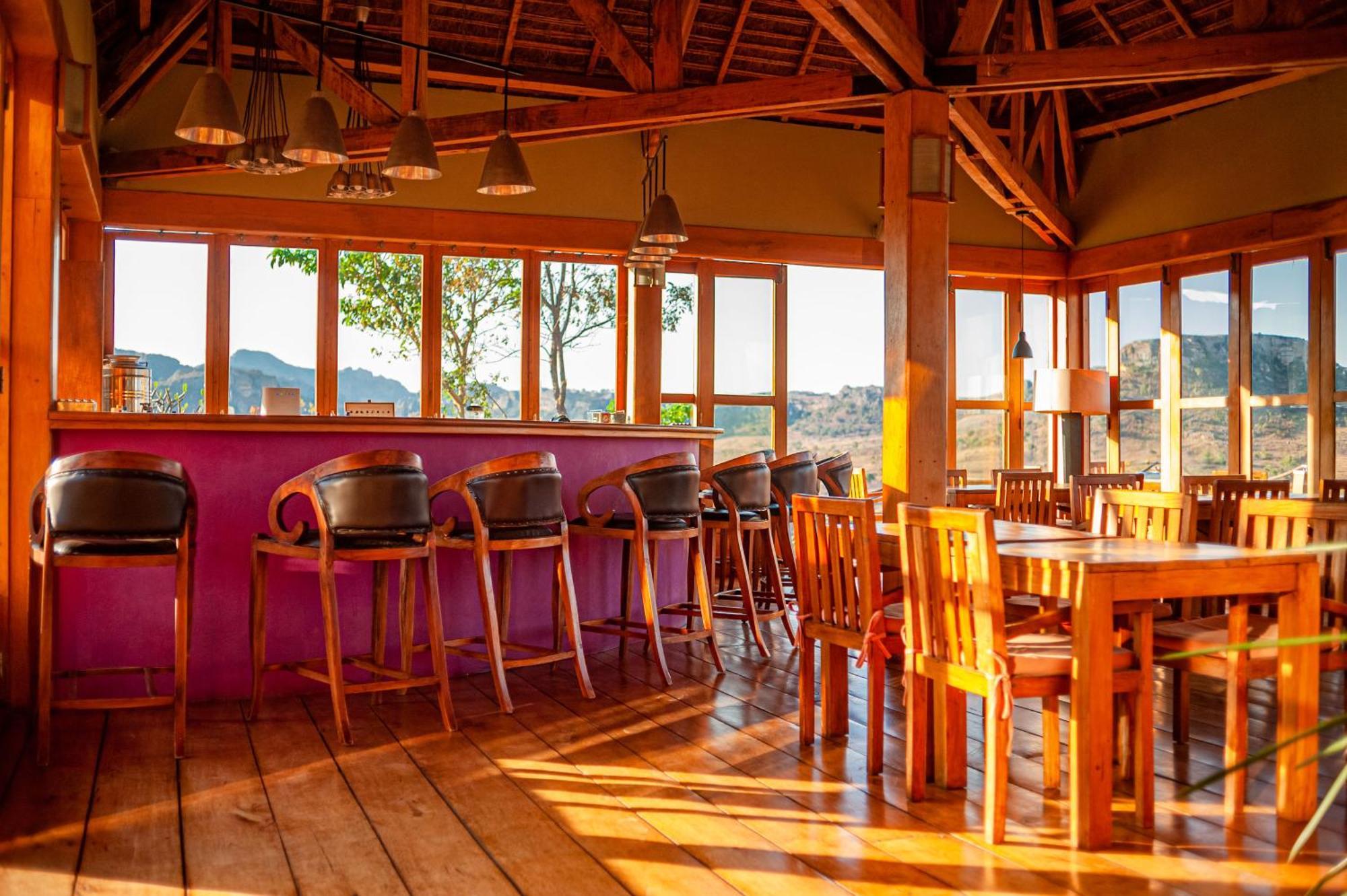 Satrana Lodge Ranohira Extérieur photo