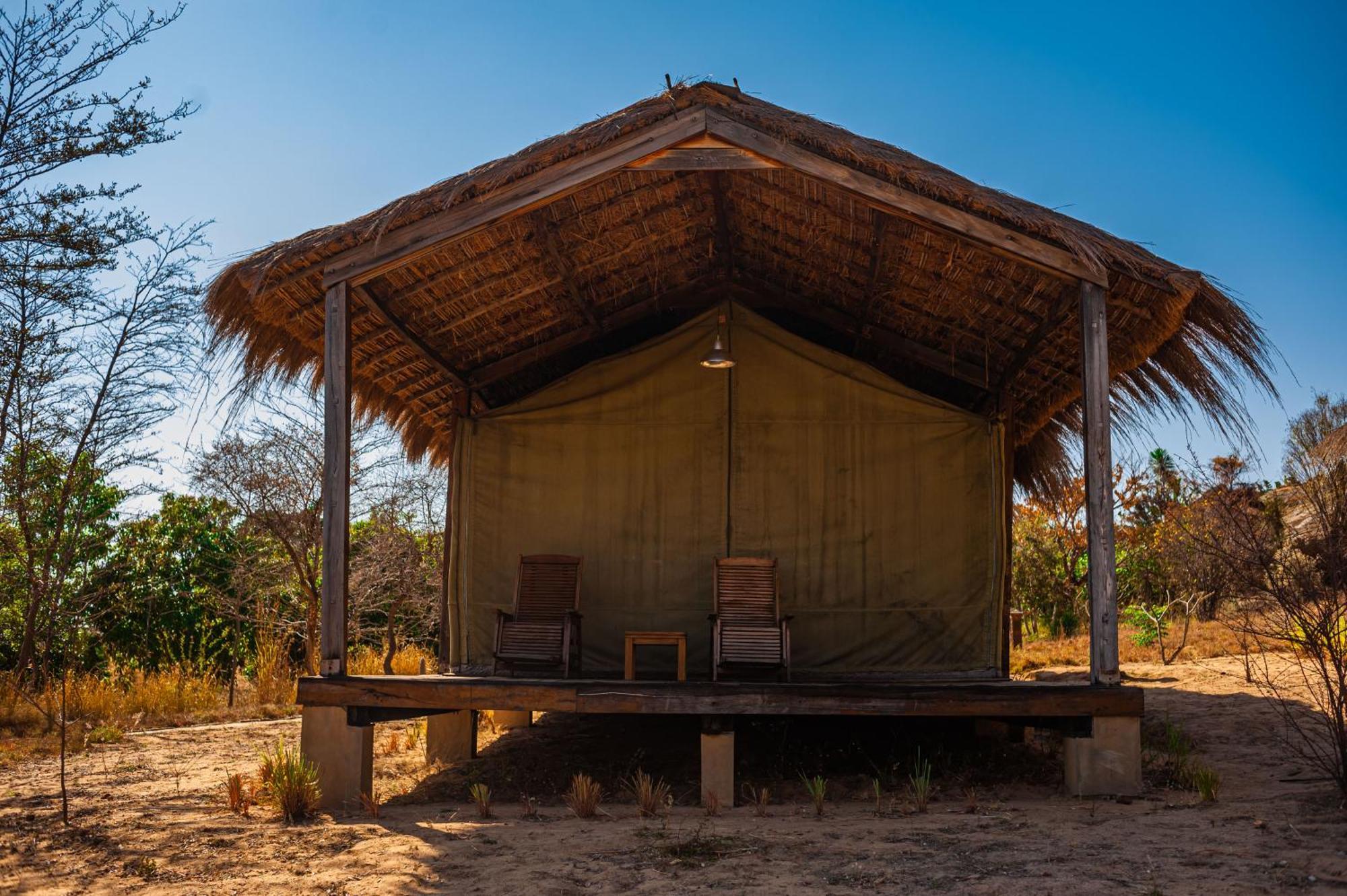 Satrana Lodge Ranohira Extérieur photo