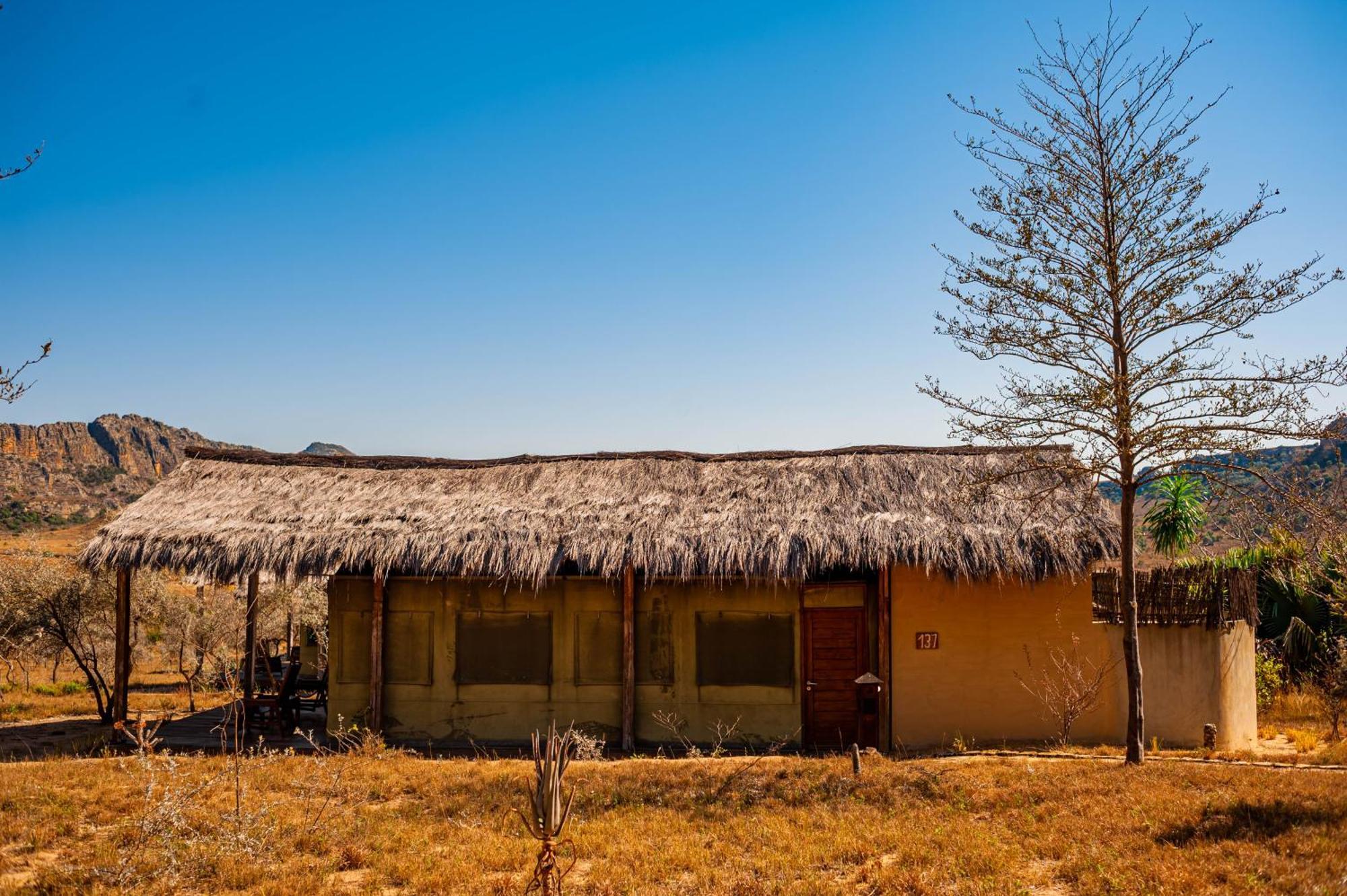 Satrana Lodge Ranohira Extérieur photo