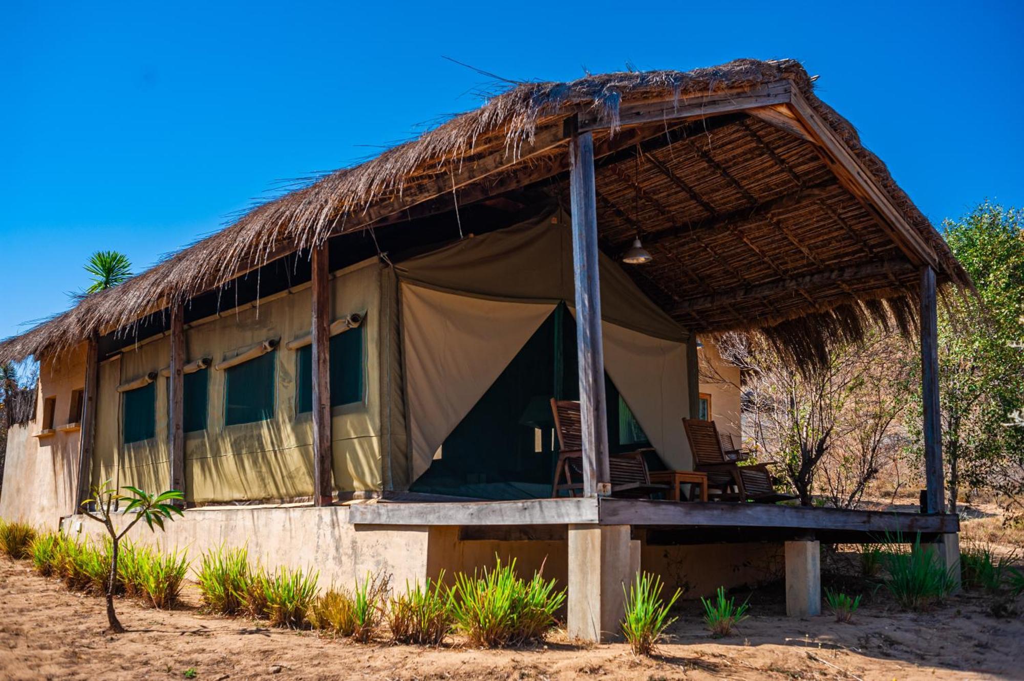 Satrana Lodge Ranohira Extérieur photo