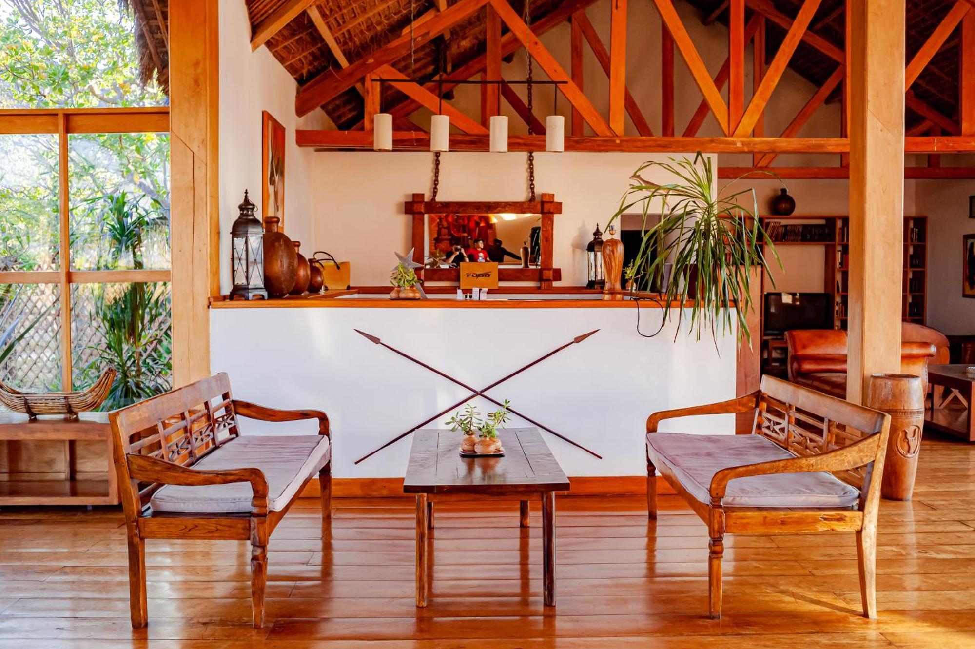 Satrana Lodge Ranohira Extérieur photo