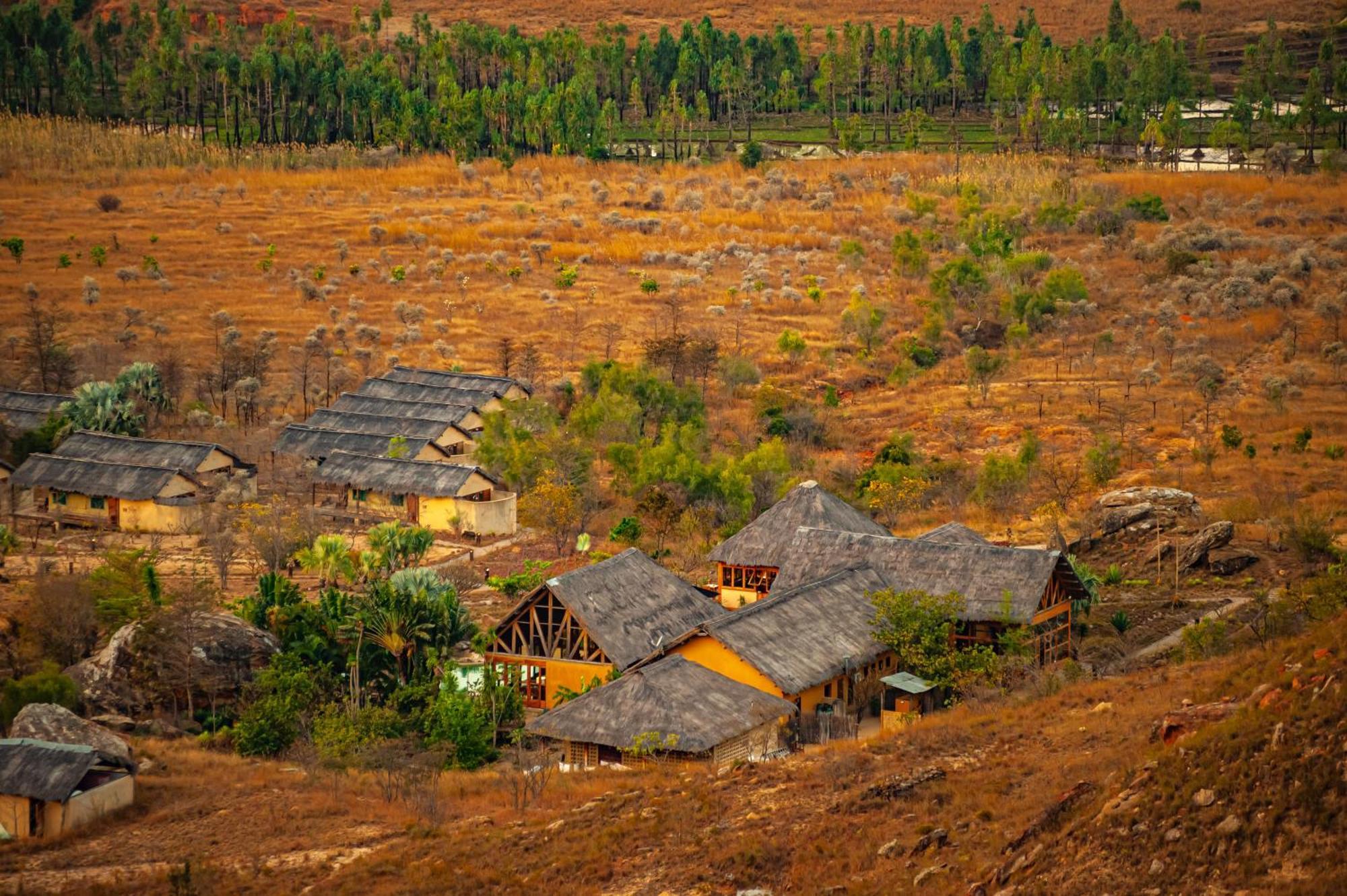 Satrana Lodge Ranohira Extérieur photo