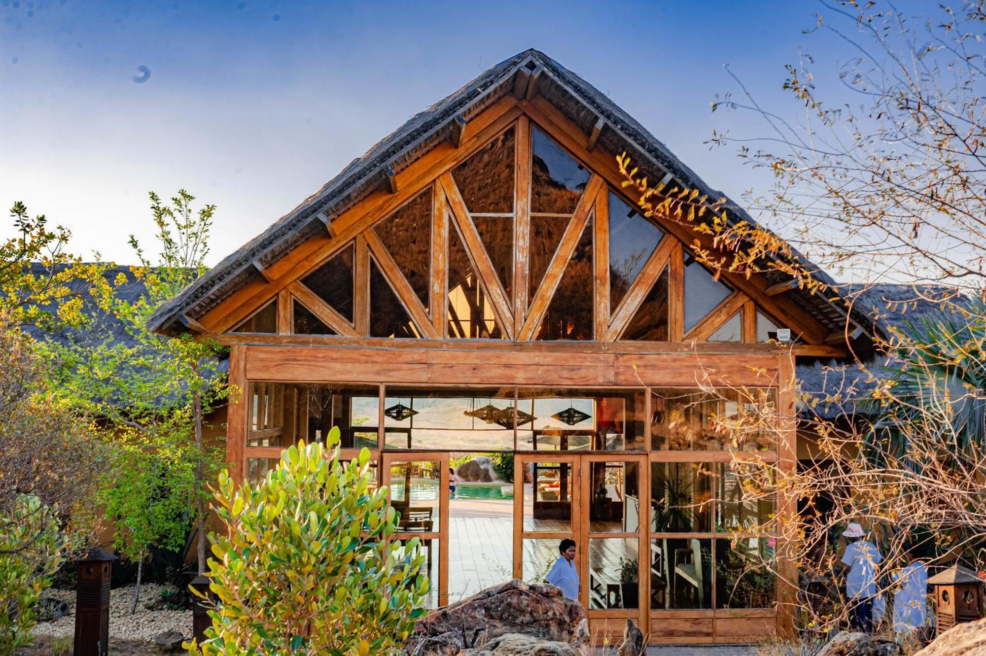 Satrana Lodge Ranohira Extérieur photo